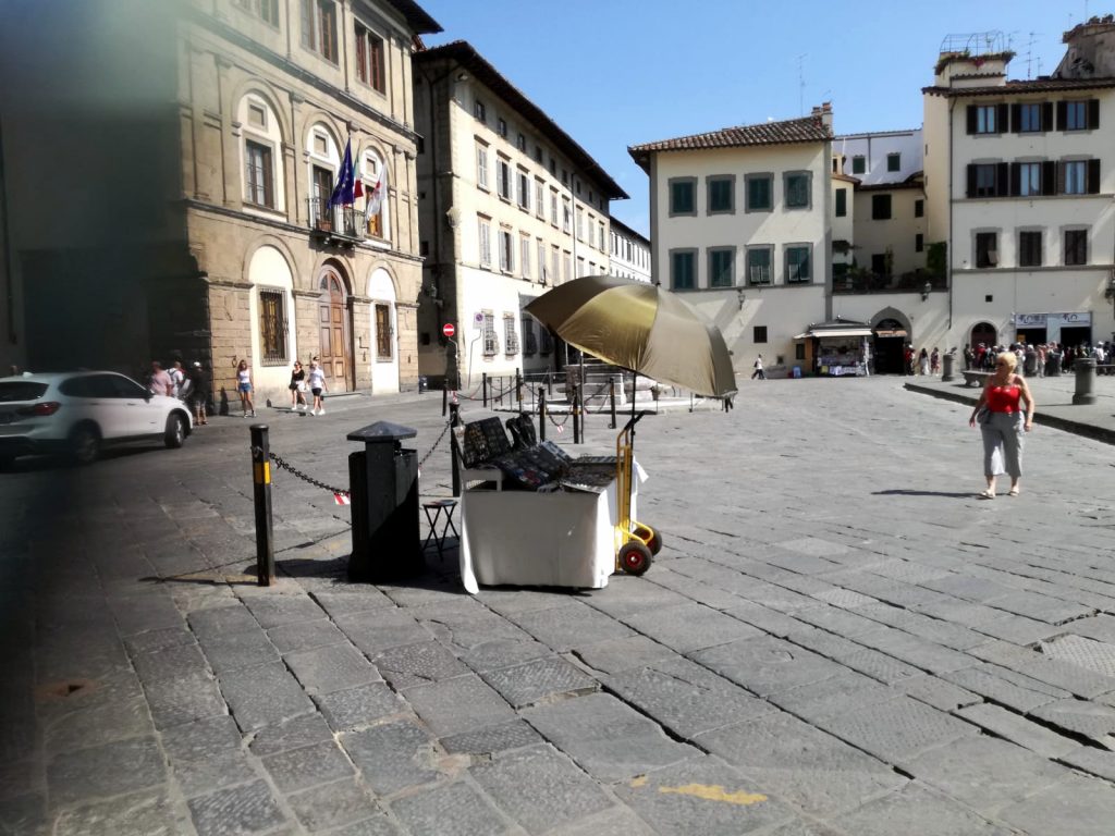 Banco Roberto in Piazza Santa Croce Firenze